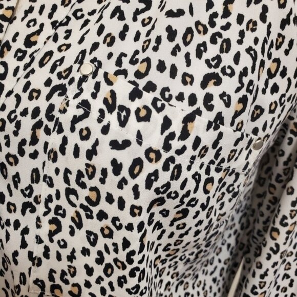 Apt. 9 Leopard Print Hidden Button Front Close Size XS, classic business - Picture 5 of 11